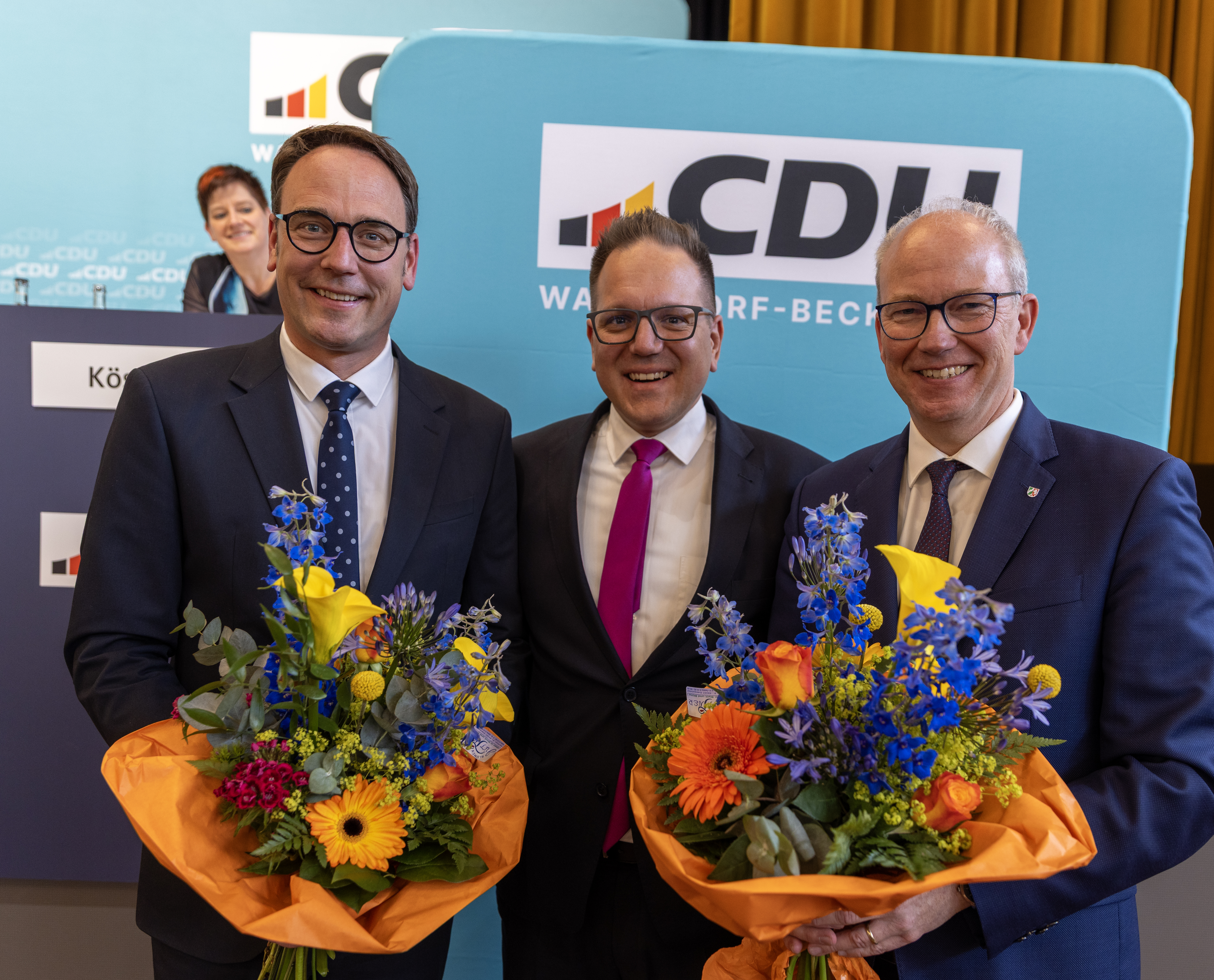 Sebastian Seidel, als Everswinkeler B�rgermeister �Hausherr� der Veranstaltung in der Festhalle (M.), gratulierte Markus H�ner (l.) und Daniel Hagemeier (r.) zur erfolgreichen Wiederwahl.
Copyright: CDU Kreisverband Warendorf-Beckum/Thorsten K�ster
